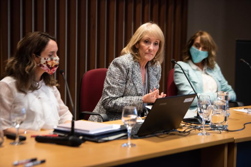 Intendenta de Montevideo participa de panel "Desperdicios de alimentos en Uruguay" en la Universidad Católica del Uruguay