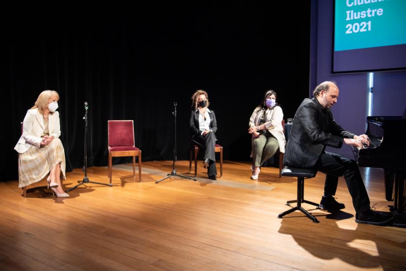 Declaración de Ciudadano y Ciudadana Ilustre a Gustavo Casenave y Virginia Barranguet en el Teatro Solís