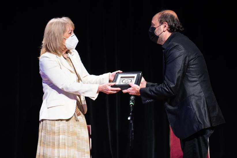 Declaración de Ciudadano y Ciudadana Ilustre a Gustavo Casenave y Virginia Barranguet en el Teatro Solís