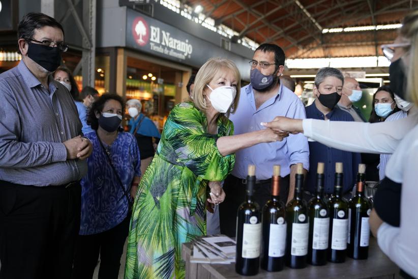 Recorrida por el Mercado del Vino en el Mercado Agrícola de Montevideo