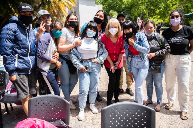 Entrega de diplomas a participantes de cursos dictados en Cedel Carrasco