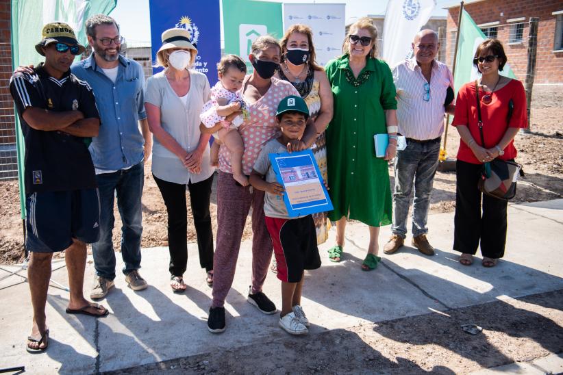 Entrega de viviendas en barrio Cauceglia