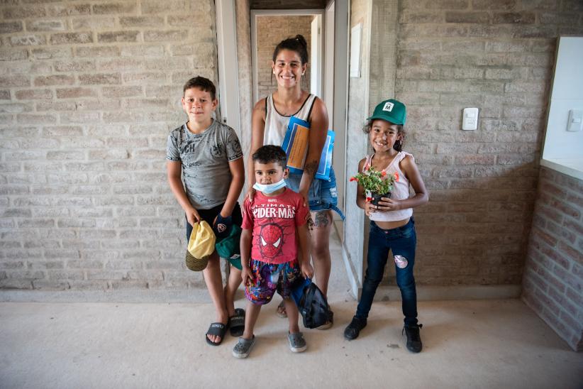 Entrega de viviendas en barrio Cauceglia