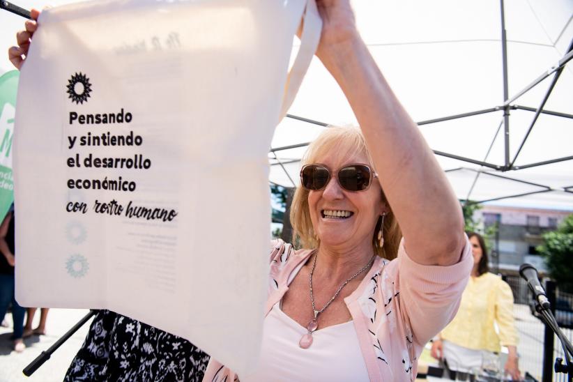 Ceremonia de entrega de diplomas a personas egresadas de los cursos y capacitaciones brindadas en CEDEL Casavalle