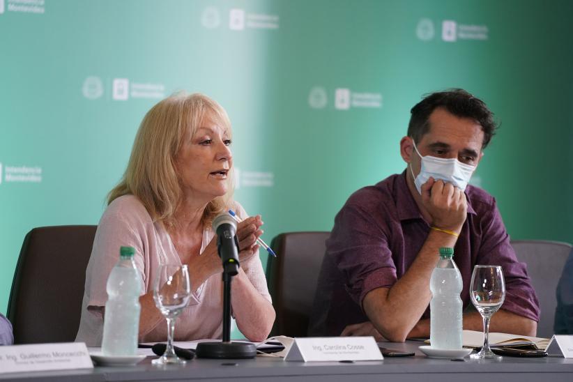 Conferencia de prensa sobre acciones tomadas ante inundaciones en Montevideo