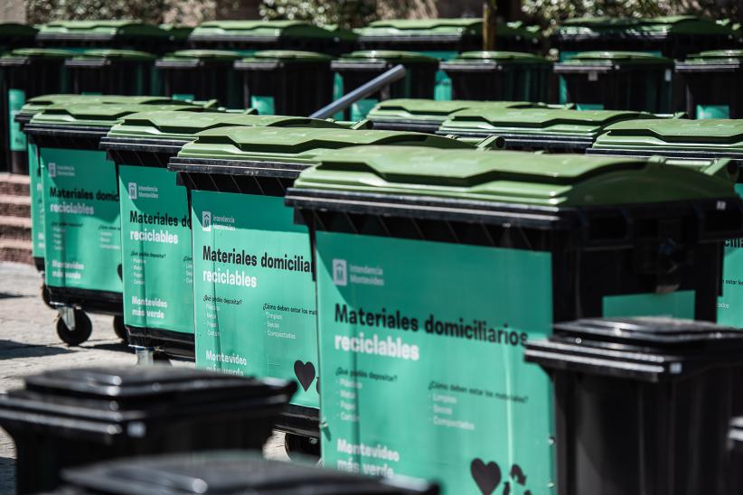 Lanzamiento del programa “Reciclando Barrio a Barrio” en la explanada de la Intendencia de Montevideo