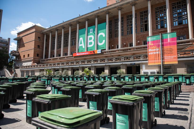 Lanzamiento del programa “Reciclando Barrio a Barrio” en la explanada de la Intendencia de Montevideo