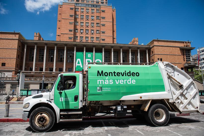 Lanzamiento del programa “Reciclando Barrio a Barrio” en la explanada de la Intendencia de Montevideo