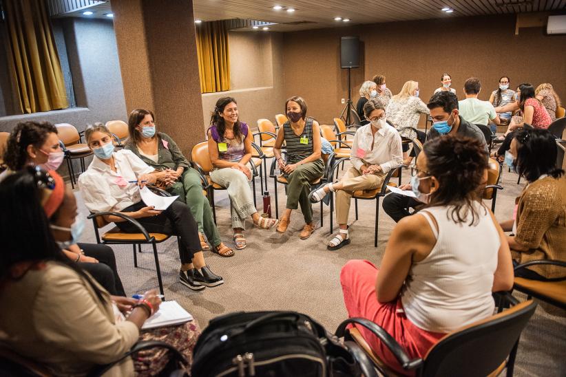 Actividad de la Asesoría para la igualdad de Género con integrantes de Comuna Mujer en la Intendencia de Montevideo