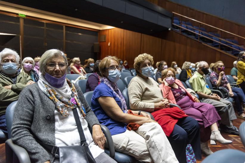 Mujeres mayores construyendo historias en el marco del Mes de la Mujer