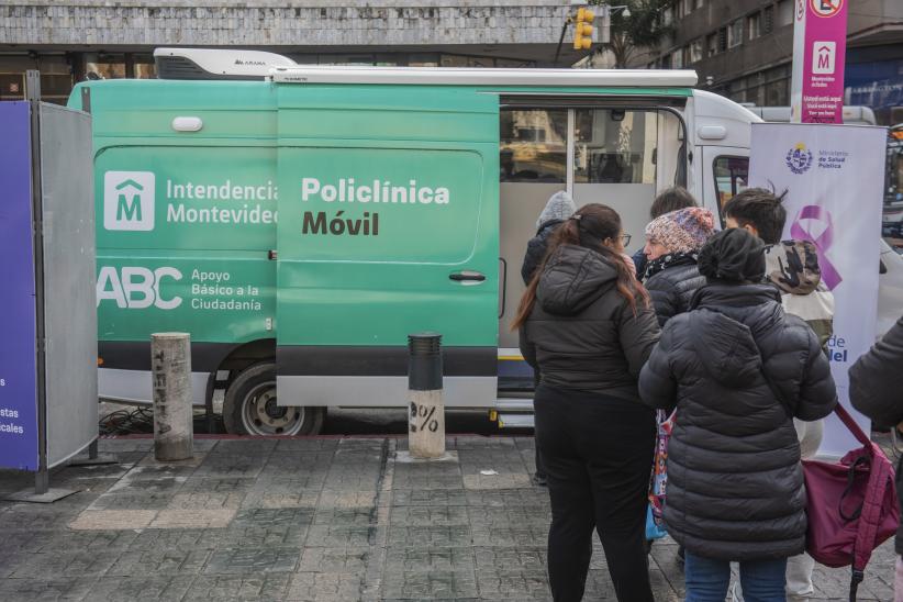 Día Internacional de Acción por la Salud de las Mujeres en la explanada de la Intendencia