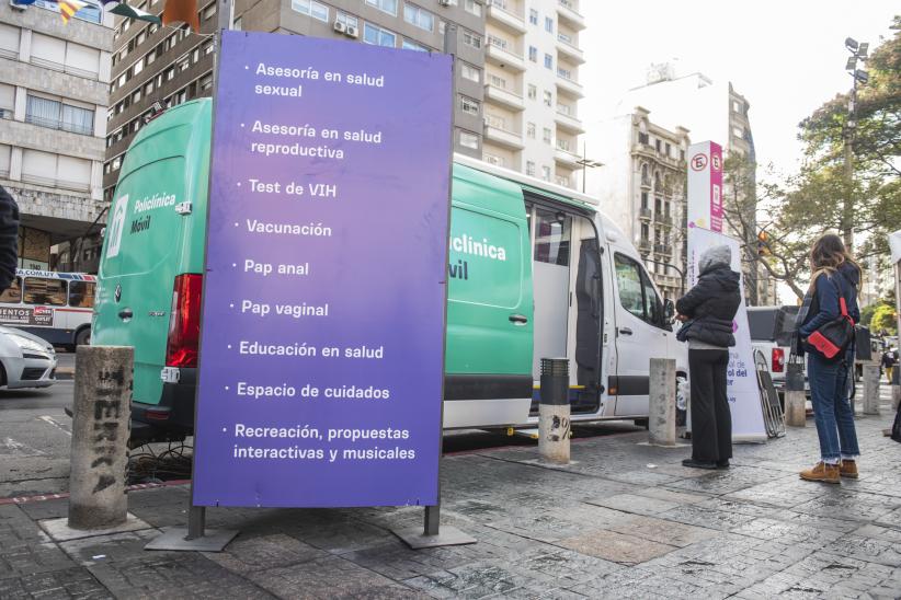 Día Internacional de Acción por la Salud de las Mujeres en la explanada de la Intendencia