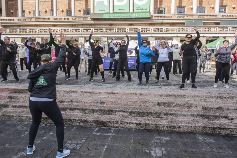 Día Internacional de Acción por la Salud de las Mujeres en la explanada de la Intendencia