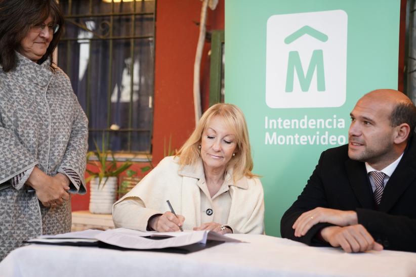 Firma de convenio entre la Intendencia de Montevideo y el MIDES en el marco del Programa Calle