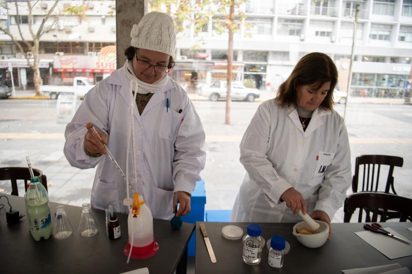 Actividades por el Día Mundial de la Inocuidad Alimentaria en la explanada de la Intendencia de Montevideo, 07 de junio de 2022