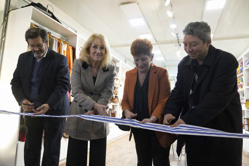 Apertura de Bromelia en el Mercado Agrícola de Montevideo