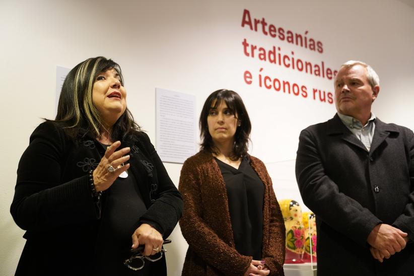 Inauguración de exposición de objetos de artesanía tradicional rusa e íconos ortodoxos en el MuHAr