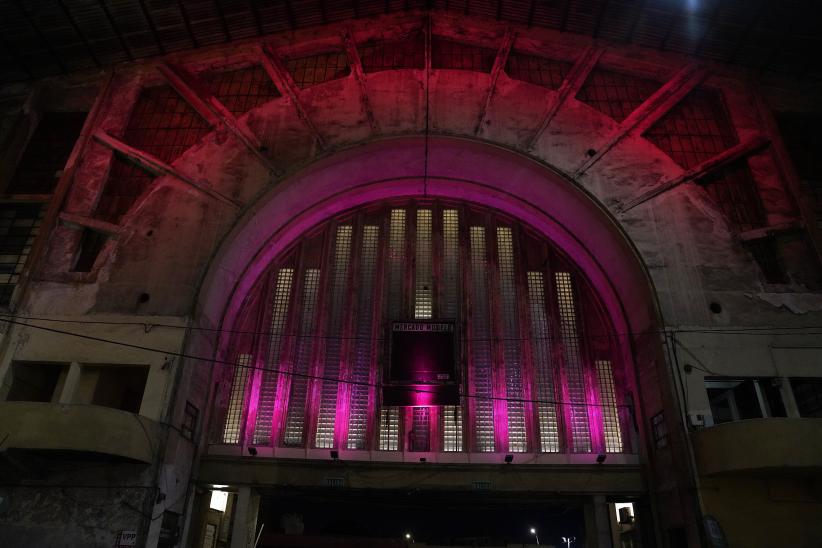 Iluminación de la fachada del Modelo Abierto por Mes de la Diversidad  