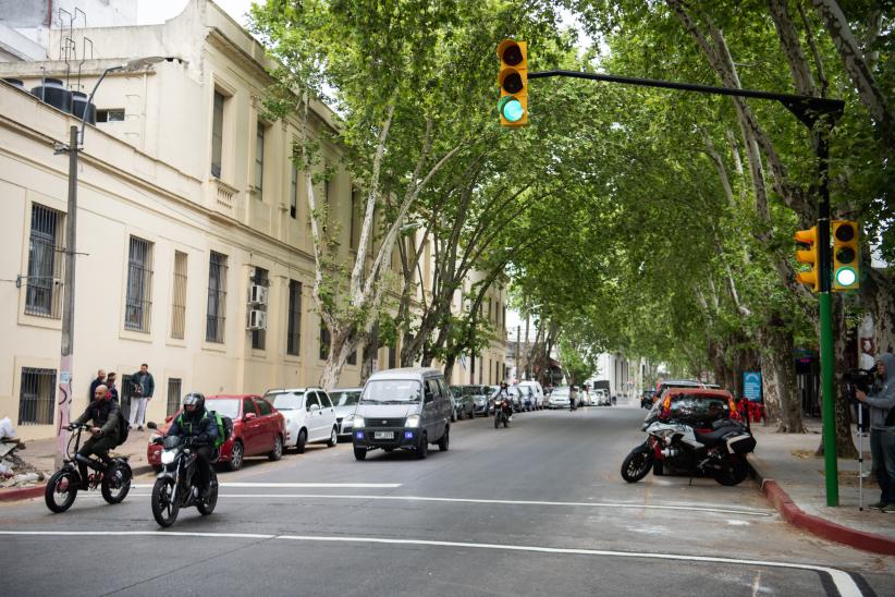 Inauguración de semáforo en la intersección de las calles Larravide y José Antonio Cabrera