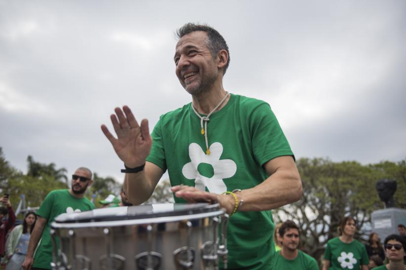 Taller de percusión con Nicolás Arnicho en la plaza Fabini por el Día de las Plazas