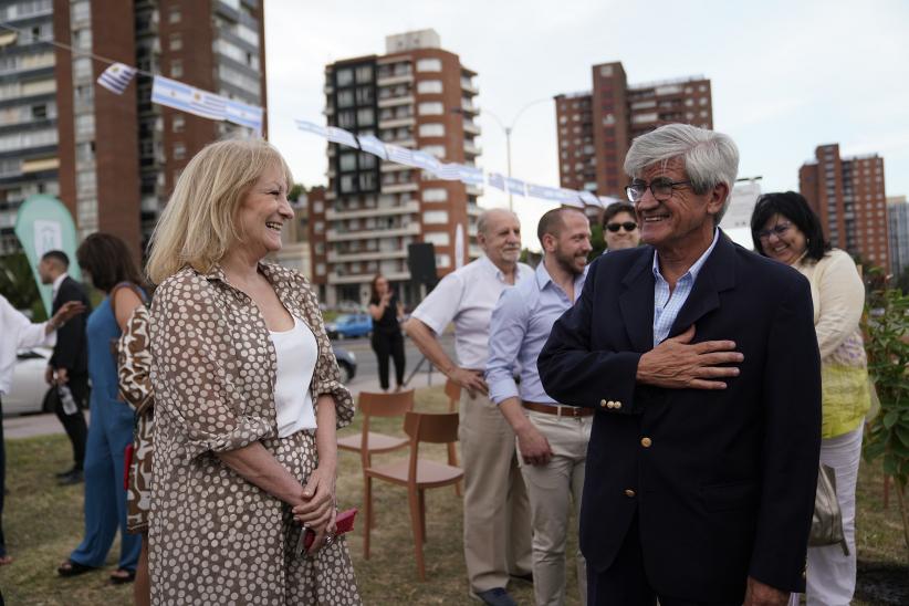 Designación con el nombre «Raúl Alfonsín » a la circunvalación de la plaza República Argentina