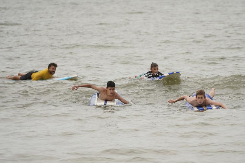 Escuela de actividades naúticas en playa Honda, en el marco del programa Monteverano