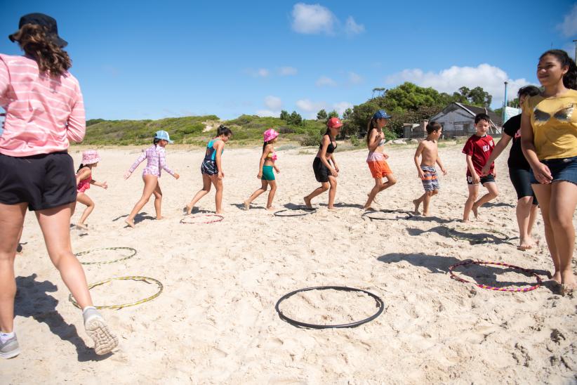 Escuela de Mar en playa Santa Catalina en el marco del programa Monteverano, 12 de enero de 2023