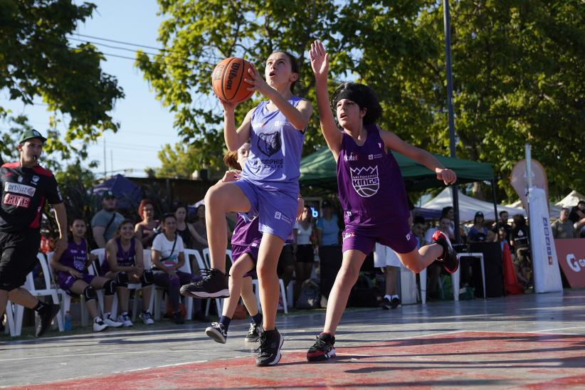 Partido inaugural del Torneo Jr. NBA en el Espacio Ramón Cáceres 