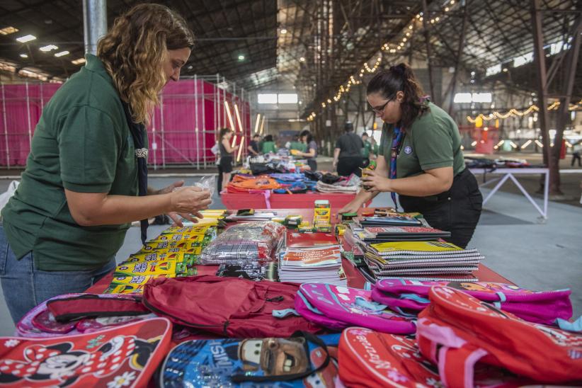 Jornada de clasificación y armado de kits escolares y liceales en el marco de la campaña «Tu ayuda es útil»