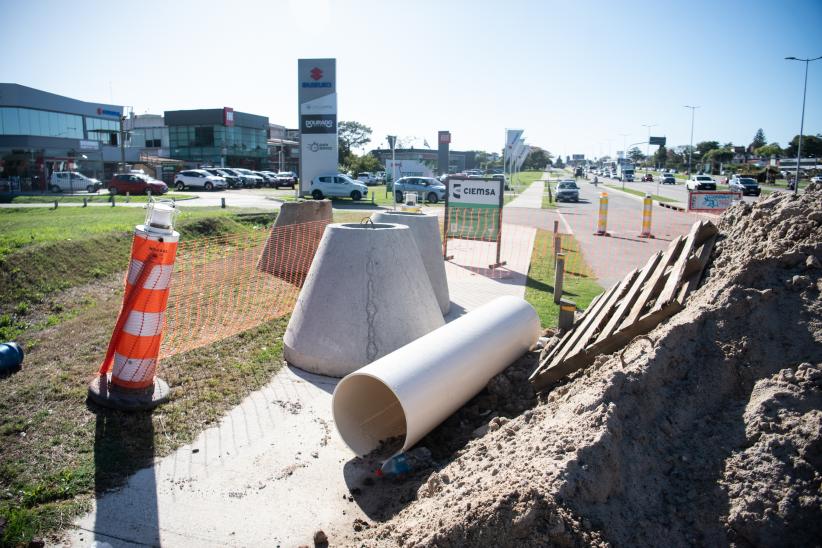 Obras de sustitución del colector perimetral al lago del Parque Rivera