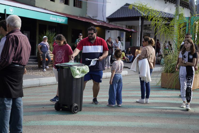 Actividad de voluntariado de Desarrollo Ambiental en la Semana Criolla del Prado 2023 