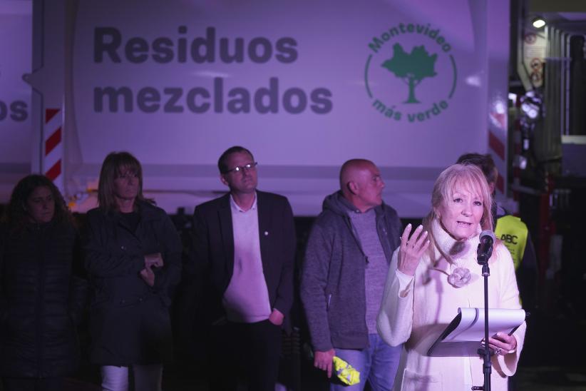 Conferencia de prensa por nuevos camiones de recolección de residuos