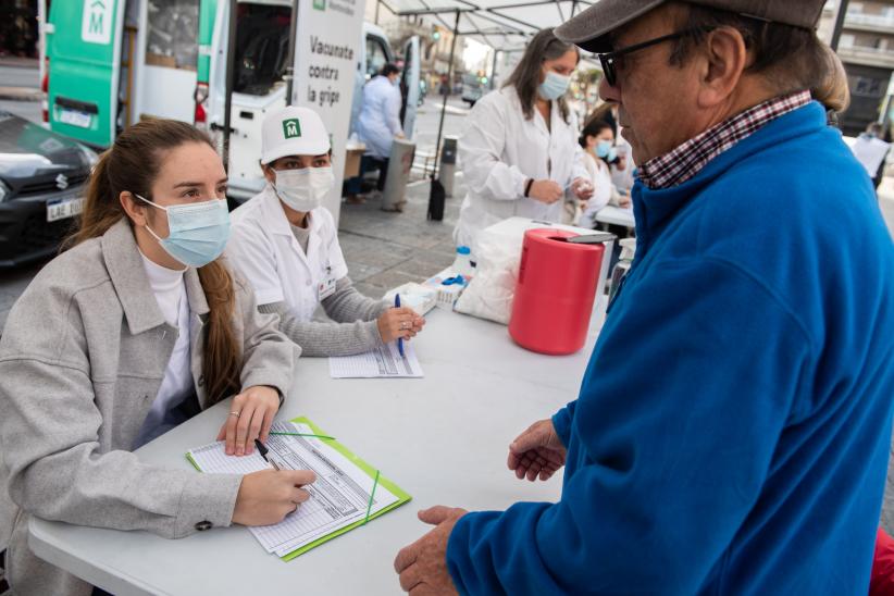 Lanzamiento de campaña de vacunación antigripal