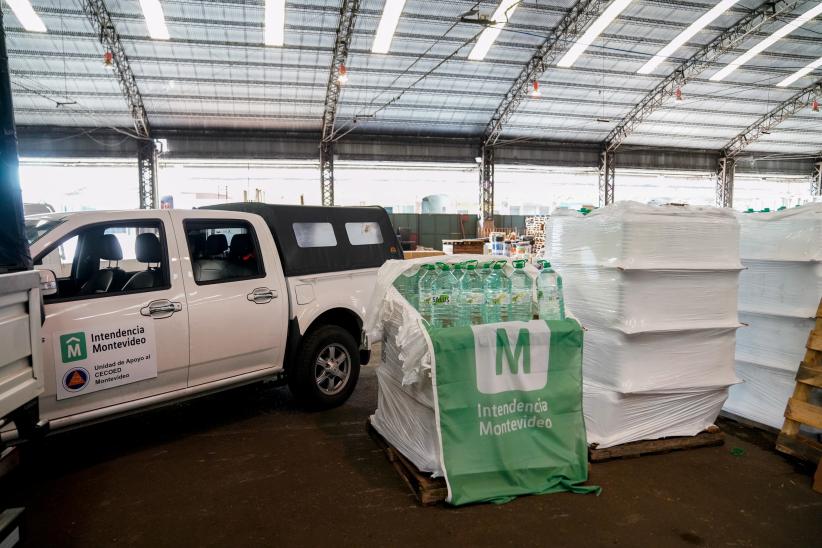 Carga de bidones de agua en el Modelo Abierto , 12 de Mayo de 2023