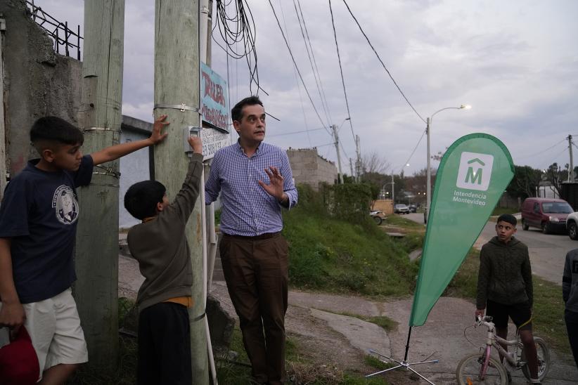 Montevideo se ilumina en el complejo de viviendas Luis Batlle y Berres