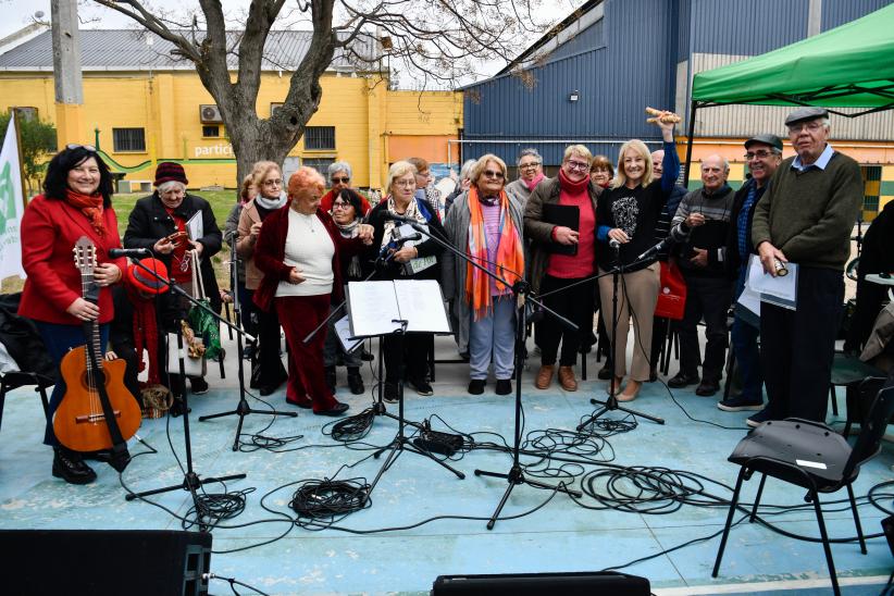 Inauguración de obra del Presupuesto Participativo: veredas, iluminación y juegos infantiles en el entorno del complejo SACUDE