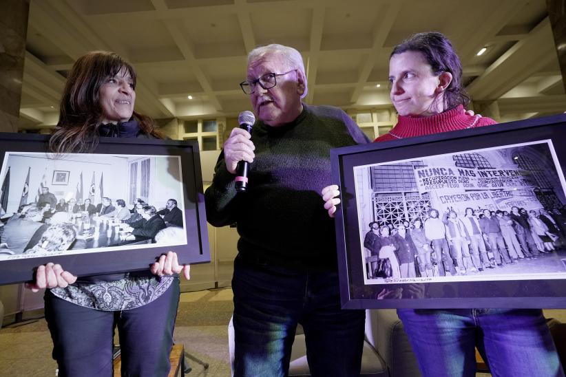 Exposición fotográfica "Apenas ayer" del fotógrafo Freddy Navarro en el atrio de la Intendencia