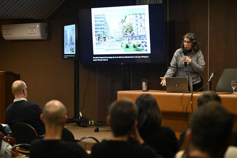 Charla del sociólogo y consultor en urbanismo Lawrence Barth