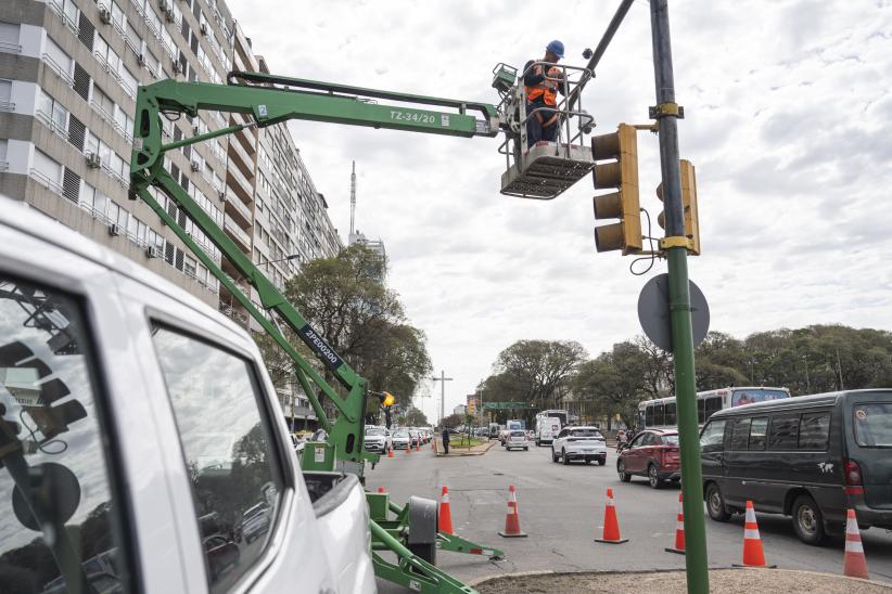 Avance de obras para la semaforización inteligente en Tres Cruces 