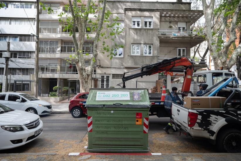 Reubicación de contenedores en barrio Punta Carretas