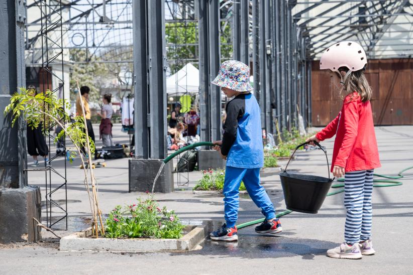 Actividades en la plaza Las Pioneras por el día de las plazas