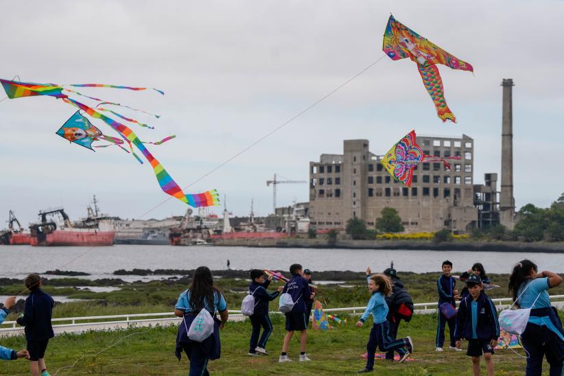 Remontada de cometas en la playa del Cerro ,  15 de noviembre de 2023