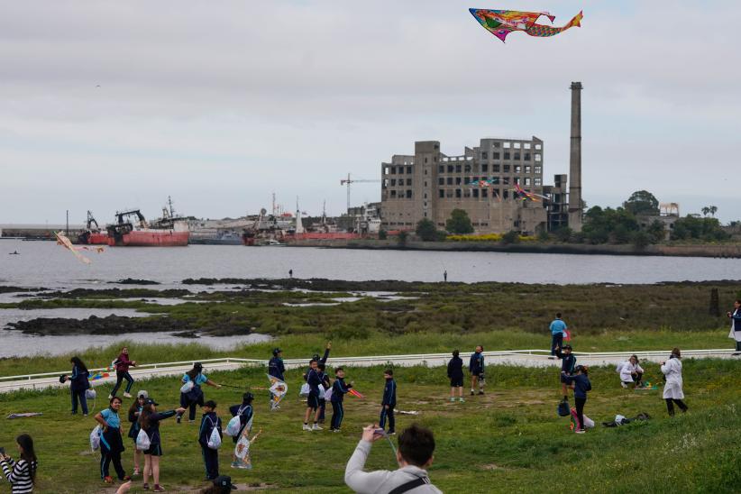 Remontada de cometas en la playa del Cerro ,  15 de noviembre de 2023