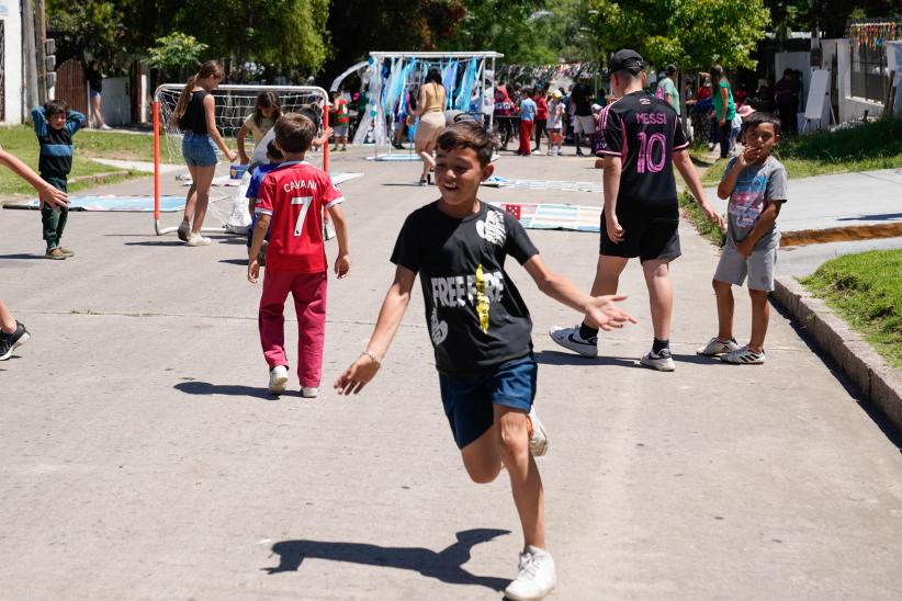 Peatonal barrial en el Municipio A , 23 de noviembre de 2023