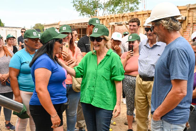 Intendenta Carolina Cosse recorre obras del proyecto de relocalización del asentamiento Santa María Eugenia ,11 de diciembre de 2023