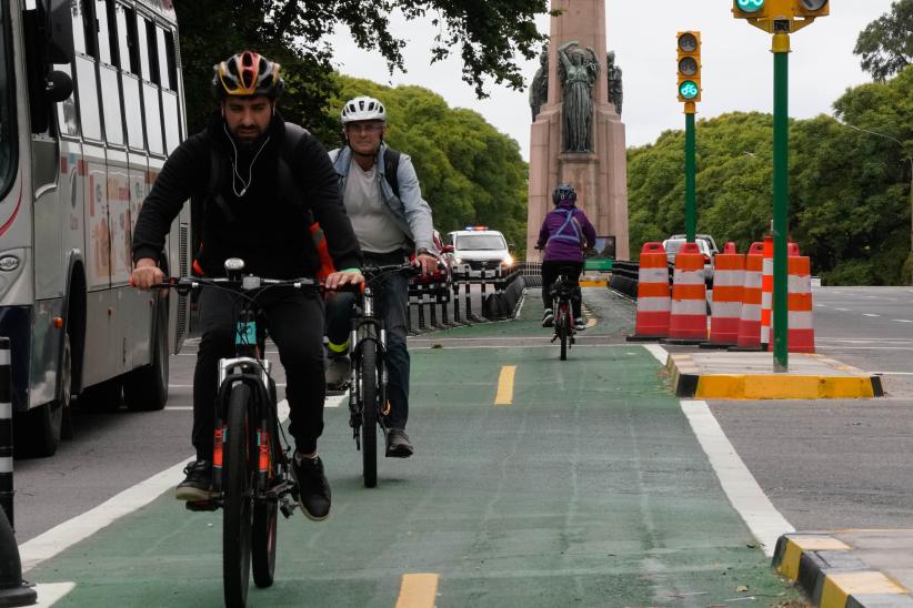 Ciclovía en Dr. Mario Cassinoni y Av. 18 de Julio 