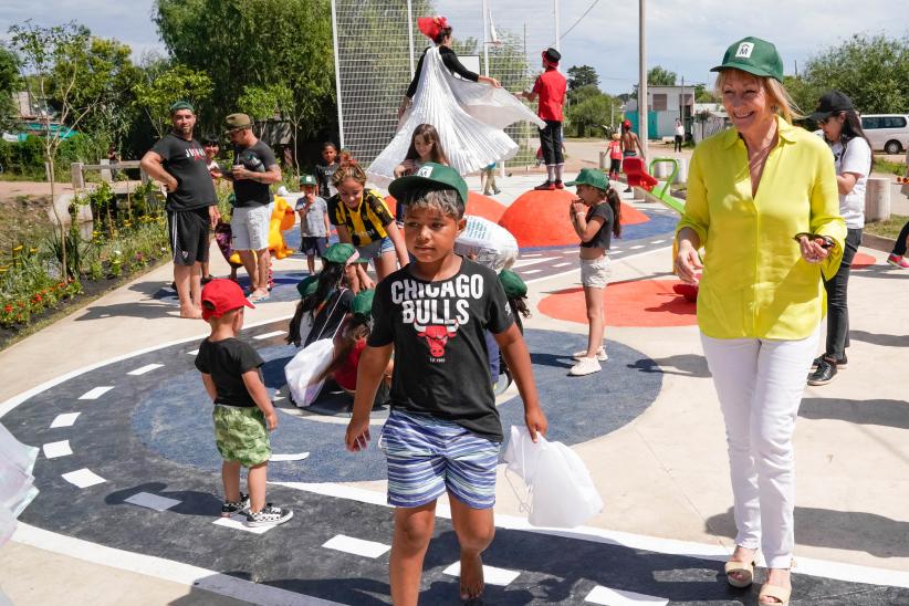 Inauguración de espacio público en el barrio Los milagros