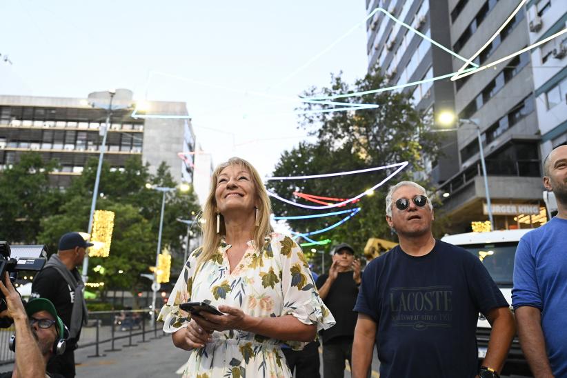 Instalación de luminarias led en Av.18 de Julio por Carnaval 2024