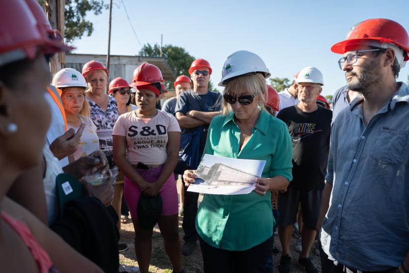 Intendenta de Montevideo Carolina Cosse recorre obras de realojo en barrio El Progreso