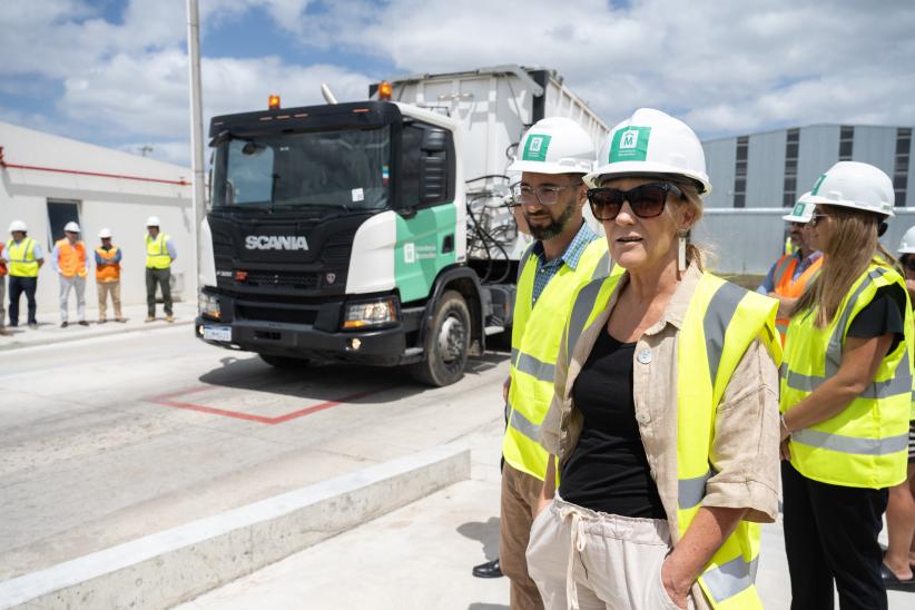 Intendenta de Montevideo Carolina Cosse participa de recorrida por estación de transferencia de residuos sólidos